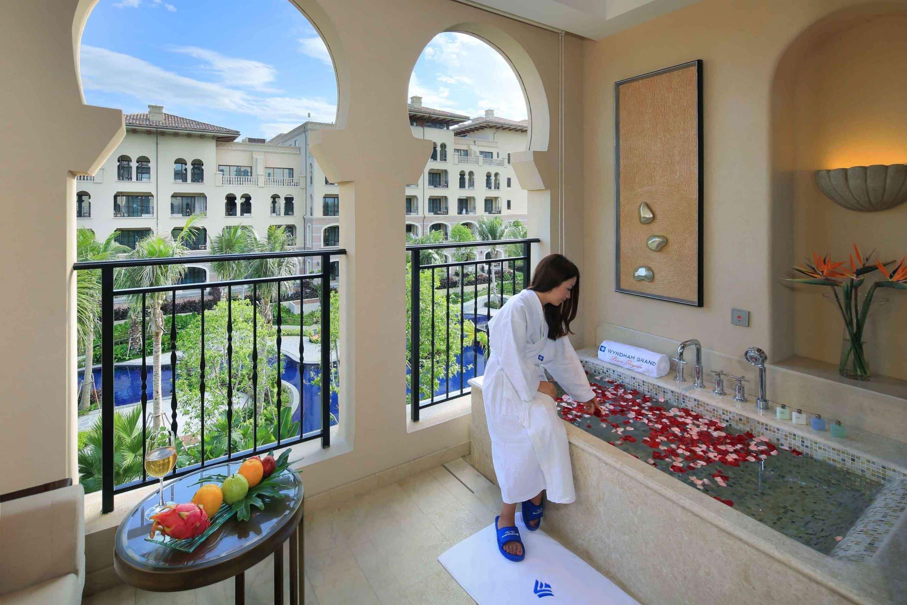 Ledong Wyndham Grand Plaza Royale Hainan Longmu Bay מראה חיצוני תמונה